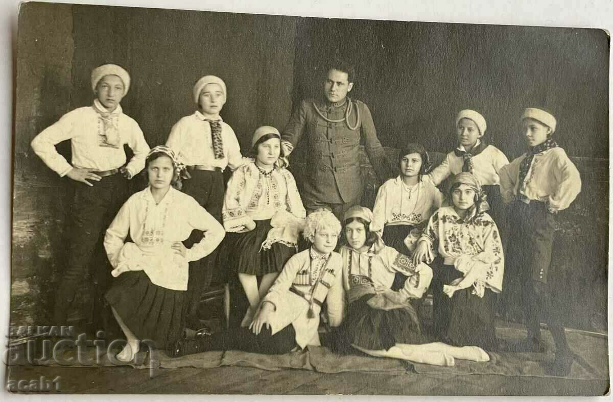 Youths Youths "Kazachok" 1932 Luskovac