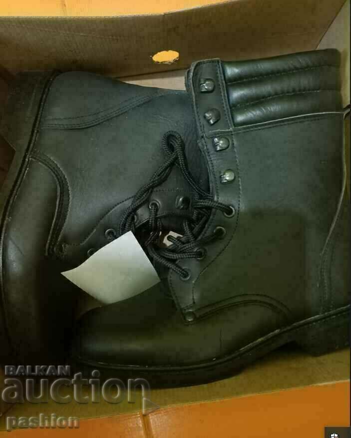 Cizme cubaneze, noi-nouțe, piele naturală, REDUCERE 41 număr cu preț 107.10 BGN | € 54.76