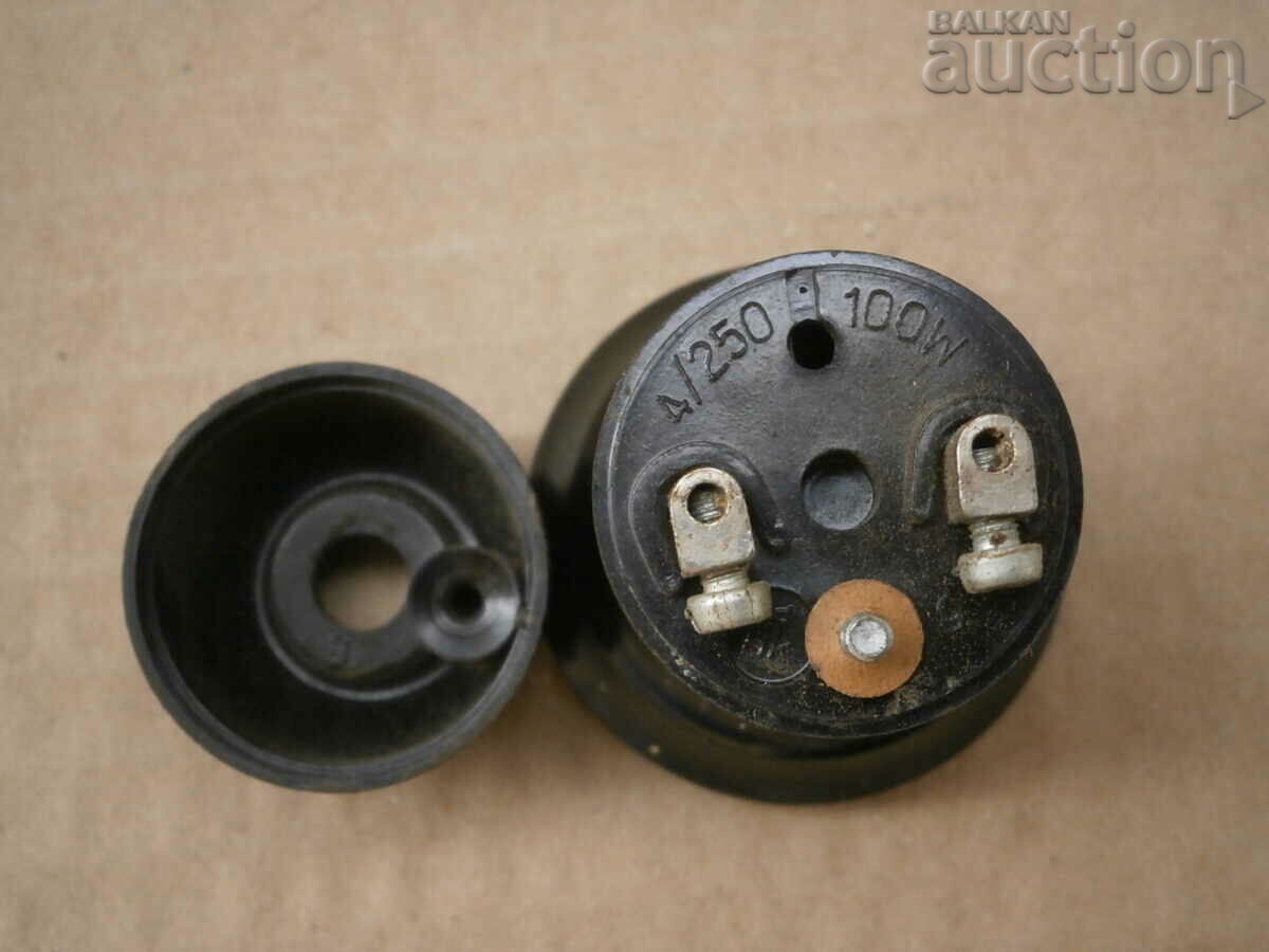 Delivery of old bakelite key socket outlet Delivery of old bakelite key socket outlet