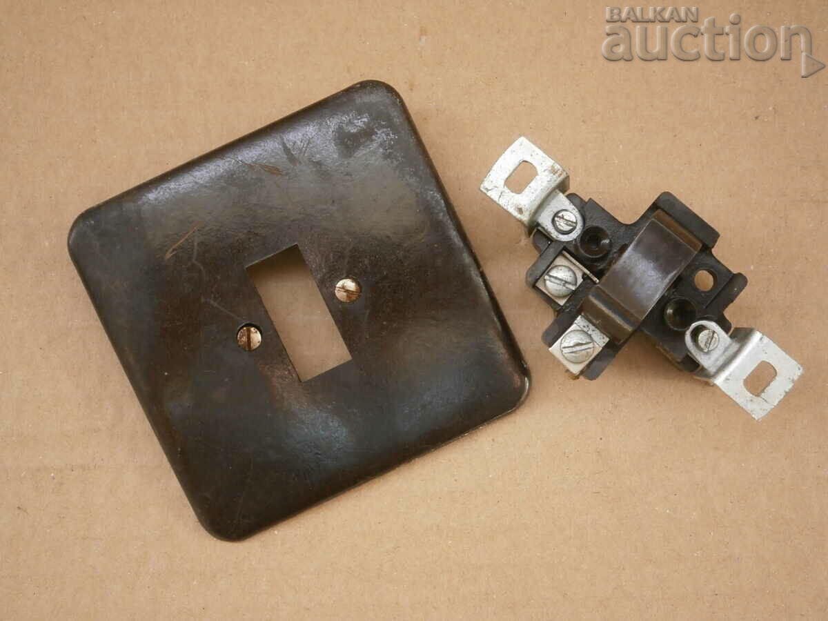 old bakelite key socket outlet - 6 old bakelite key socket outlet - 6