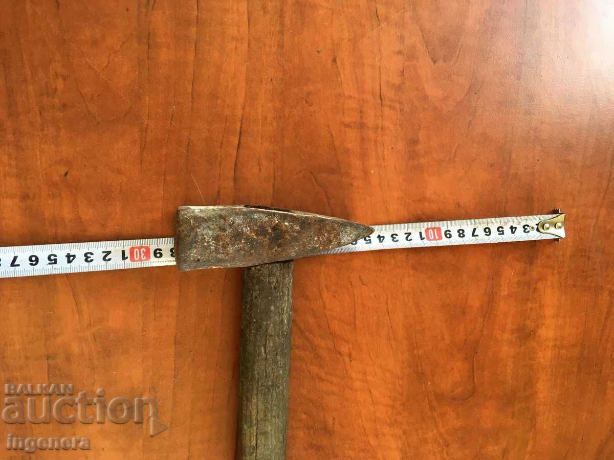 Auction  HAMMER OLD TOOL-850 GR