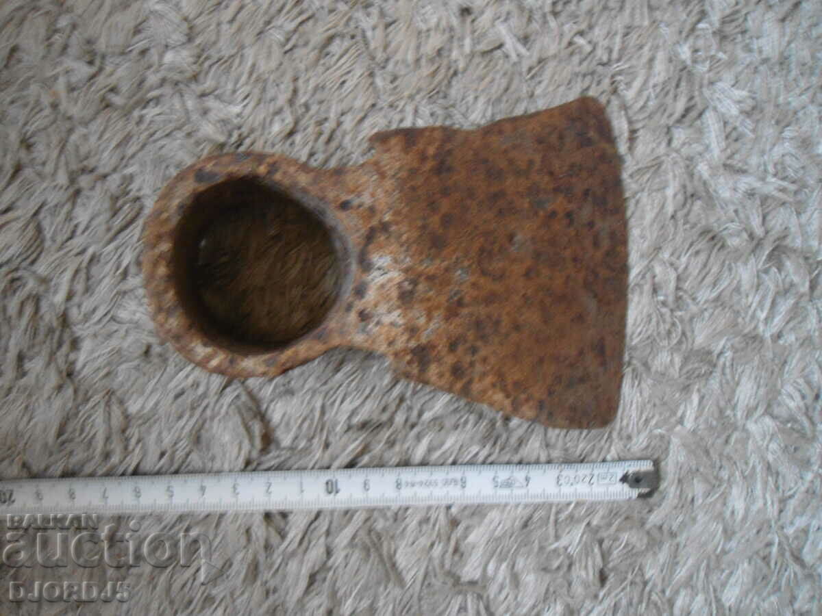 Auction  Old agricultural tool