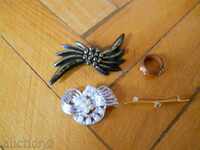 lot of jewelry (ring, brooches)