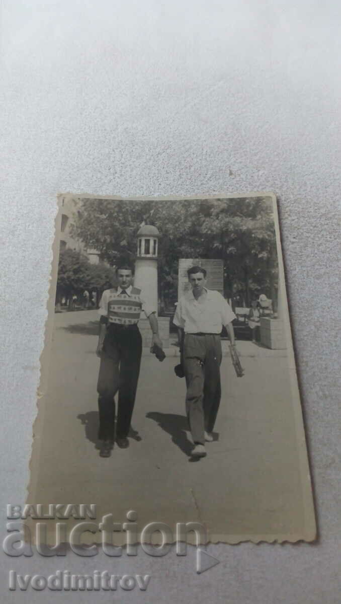 Φωτογραφία Σόφια Δύο άντρες σε έναν περίπατο