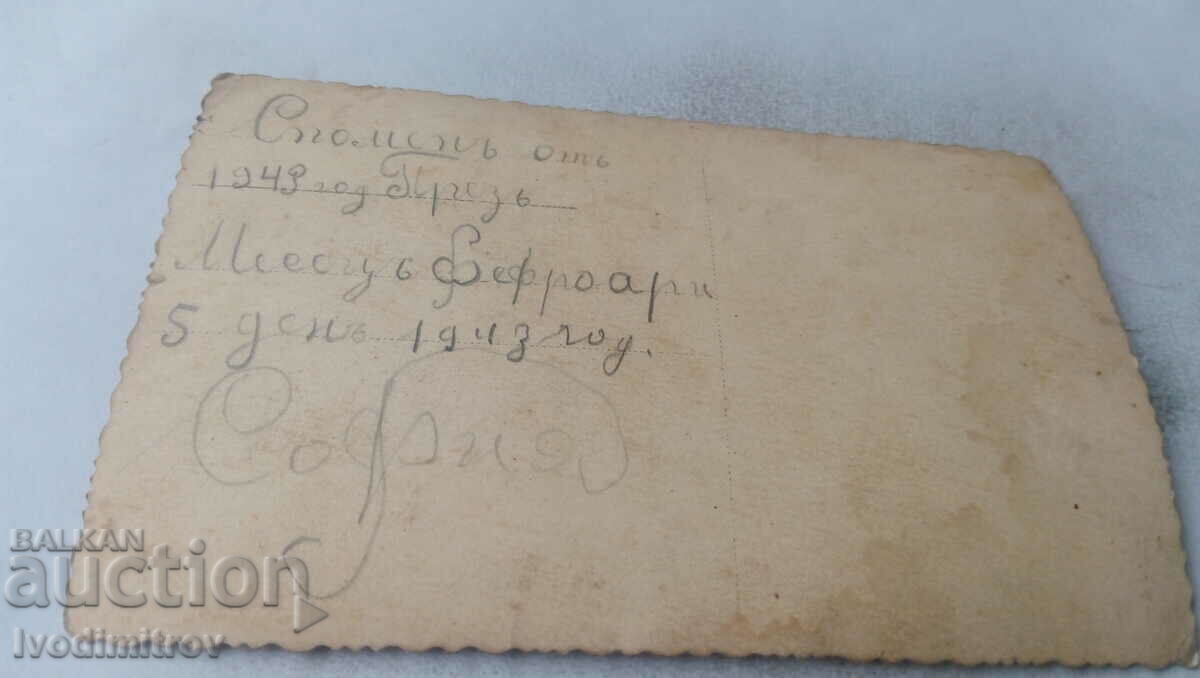 Φωτογραφία Σοφία Άνδρες, γυναίκες και ένα αγόρι μπροστά από το σπίτι τους, 1943 με τιμή 2.35 BGN | € 1.20 Φωτογραφία Σοφία Άνδρες, γυναίκες και ένα αγόρι μπροστά από το σπίτι τους, 1943 με τιμή 2.35 BGN | € 1.20