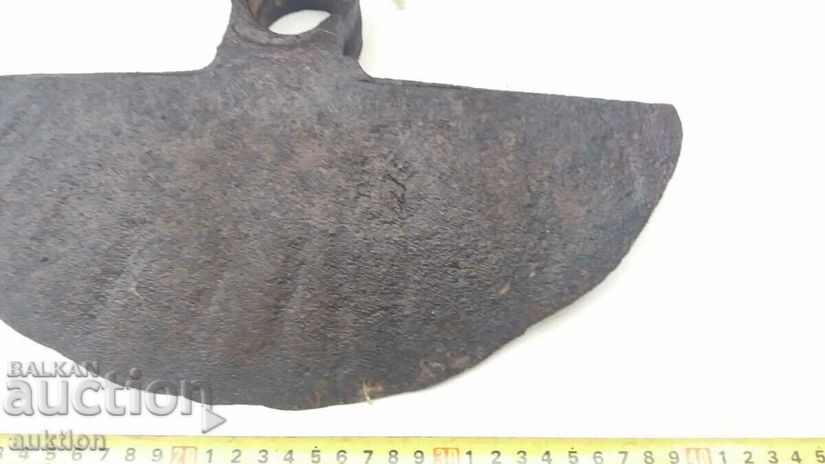 Auction  MASSIVE FORGED REVIVAL PICK