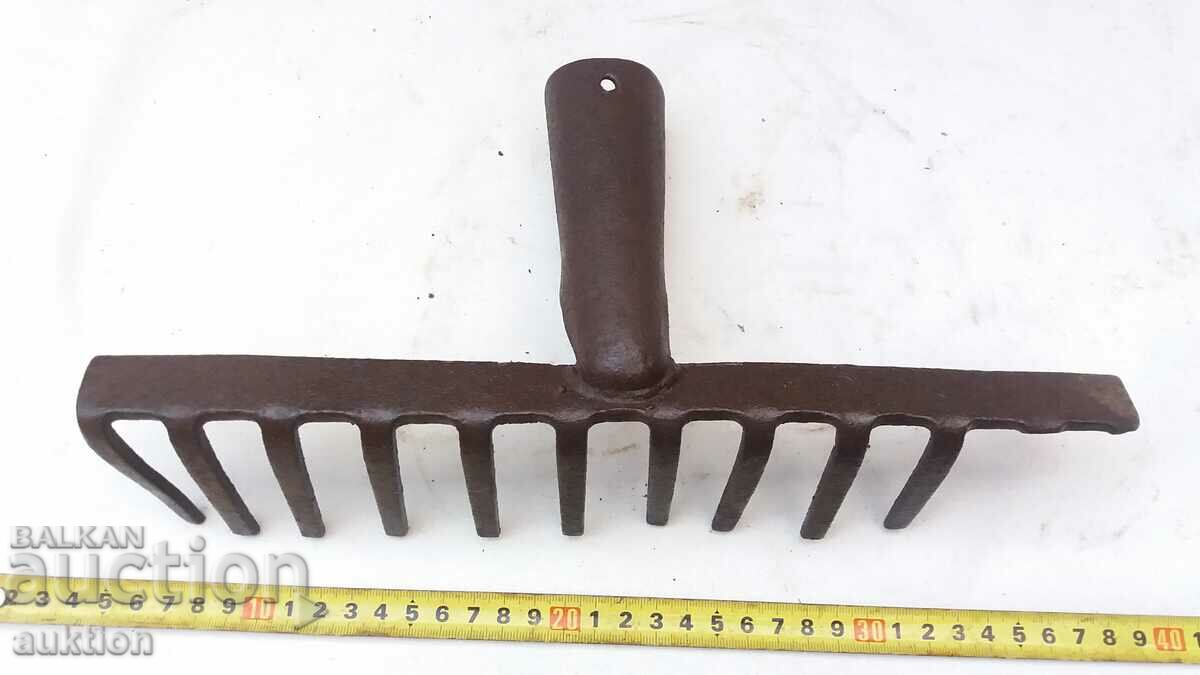 Delivery of FORGED RENAISSANCE RAKE, TOOL Delivery of FORGED RENAISSANCE RAKE, TOOL
