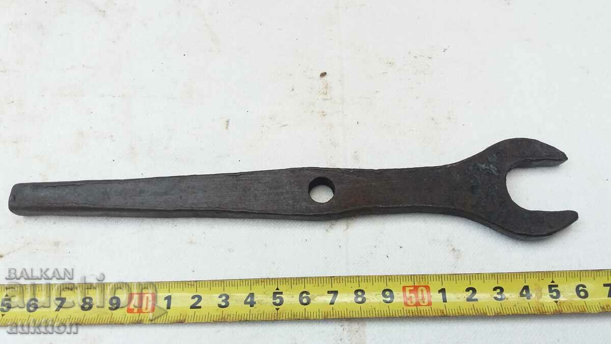 Delivery of SOC. STEEL WHEEL WRENCH Delivery of SOC. STEEL WHEEL WRENCH