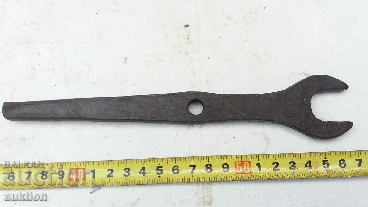 SOC. STEEL WHEEL WRENCH - 7 SOC. STEEL WHEEL WRENCH - 7