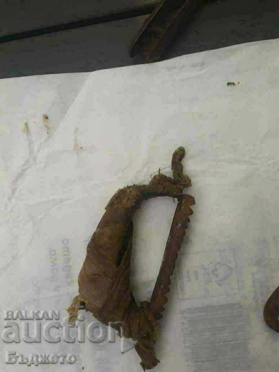 Forged scissors, chopper and hand corn colander with price 19.99 BGN | € 10.22 Forged scissors, chopper and hand corn colander with price 19.99 BGN | € 10.22