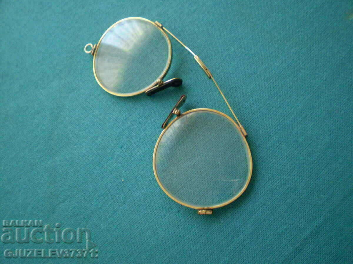 Delivery of antique collectible theater glasses gilt Delivery of antique collectible theater glasses gilt