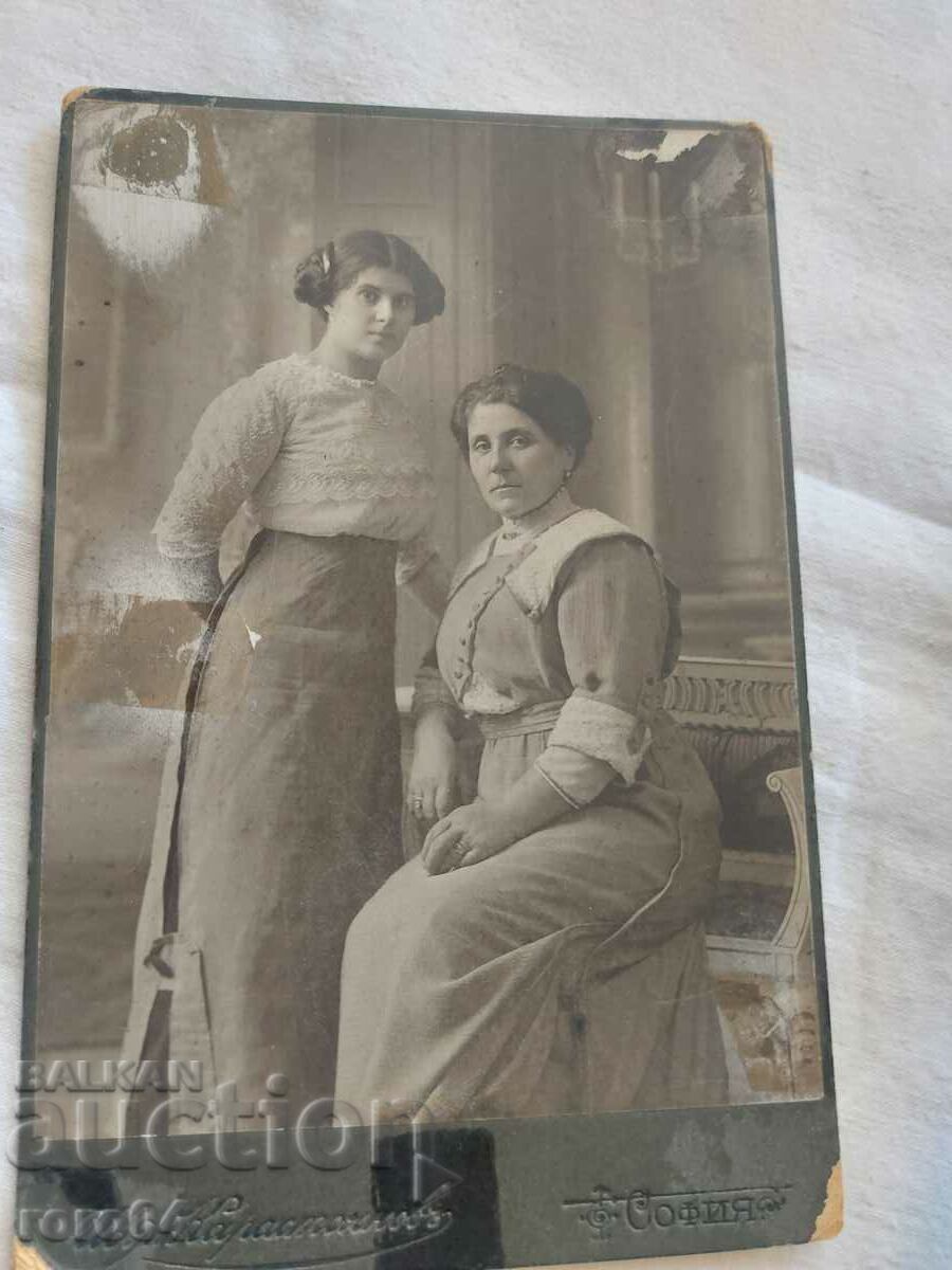 IVAN KARASTOYANOV - CARDBOARD - 6 IVAN KARASTOYANOV - CARDBOARD - 6