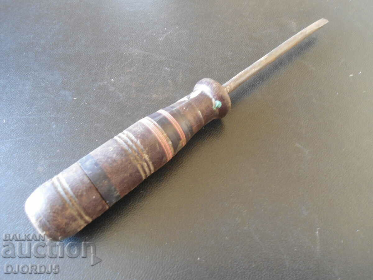 Auction An old screwdriver Auction An old screwdriver