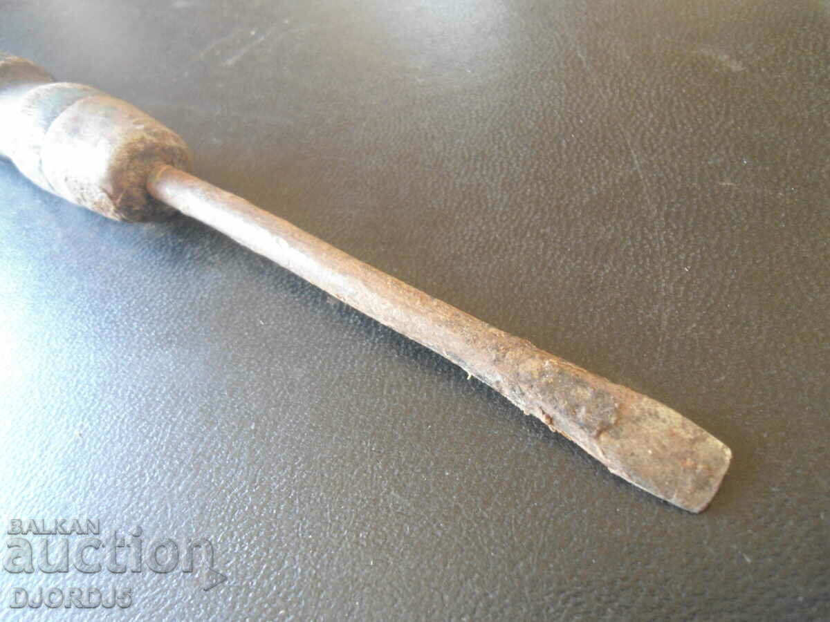 Old screwdriver, wooden handle with price 3.00 BGN | € 1.53 Old screwdriver, wooden handle with price 3.00 BGN | € 1.53
