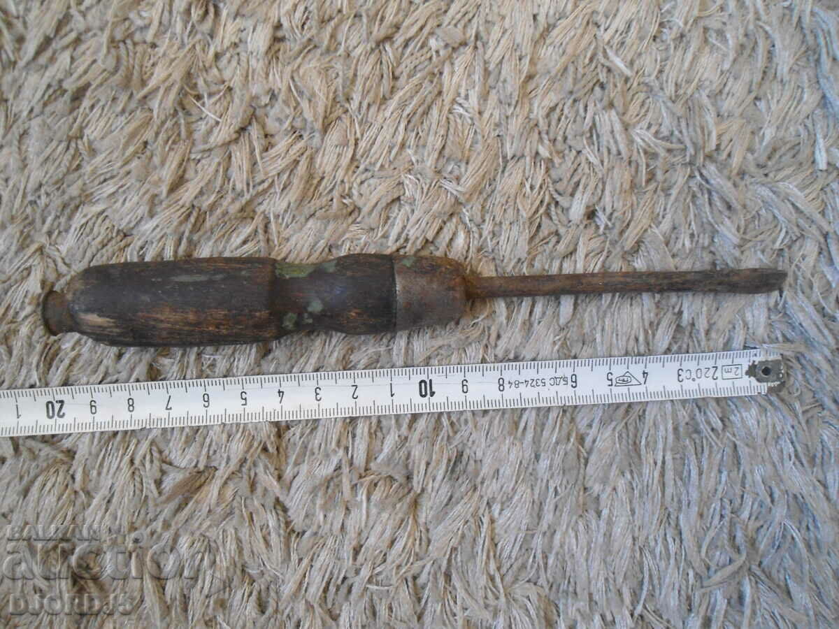 Delivery of Old screwdriver, wooden handle Delivery of Old screwdriver, wooden handle