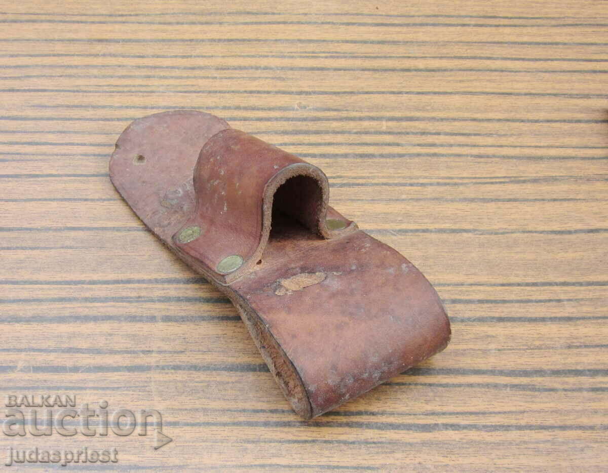 Delivery of old leather holster holster carrier for military knife bayonet Delivery of old leather holster holster carrier for military knife bayonet