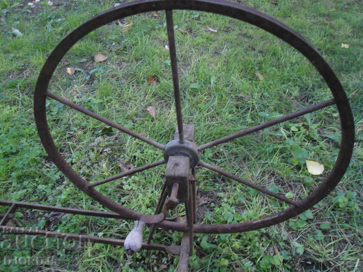 Старинен метален чекръг с цена 20.00 лв. | € 10.23 Старинен метален чекръг с цена 20.00 лв. | € 10.23