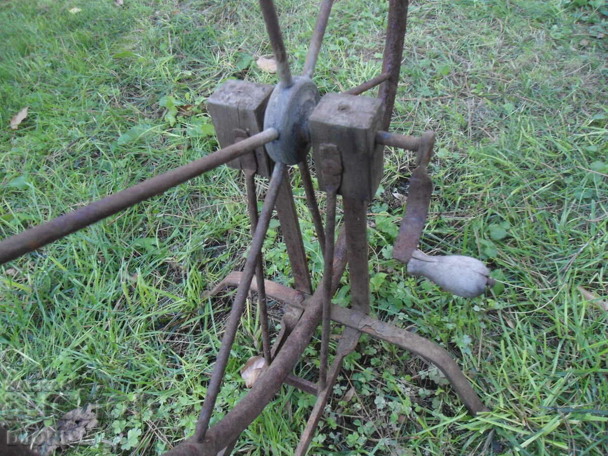 Старинен метален чекръг - 5 Старинен метален чекръг - 5