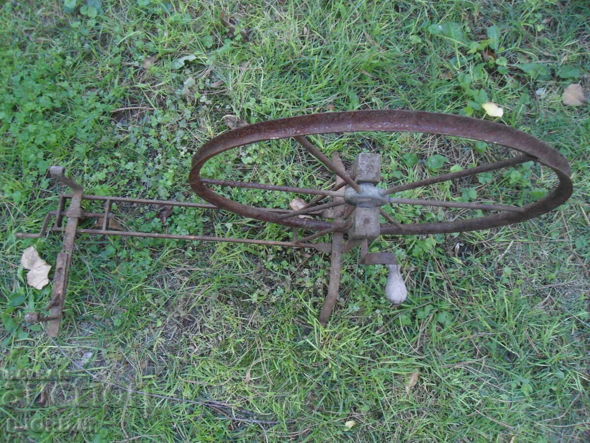 Старинен метален чекръг - 6 Старинен метален чекръг - 6