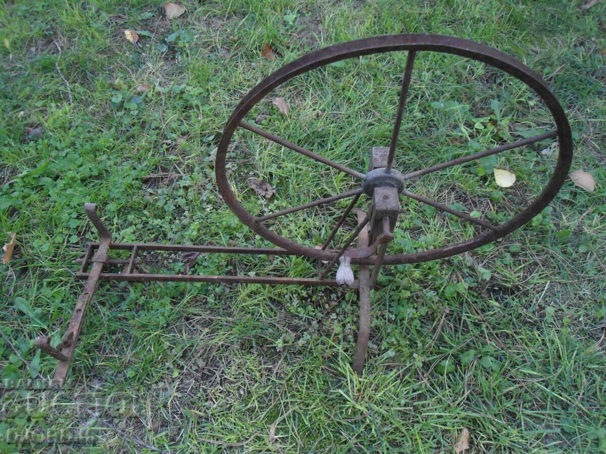 Старинен метален чекръг - 7 Старинен метален чекръг - 7