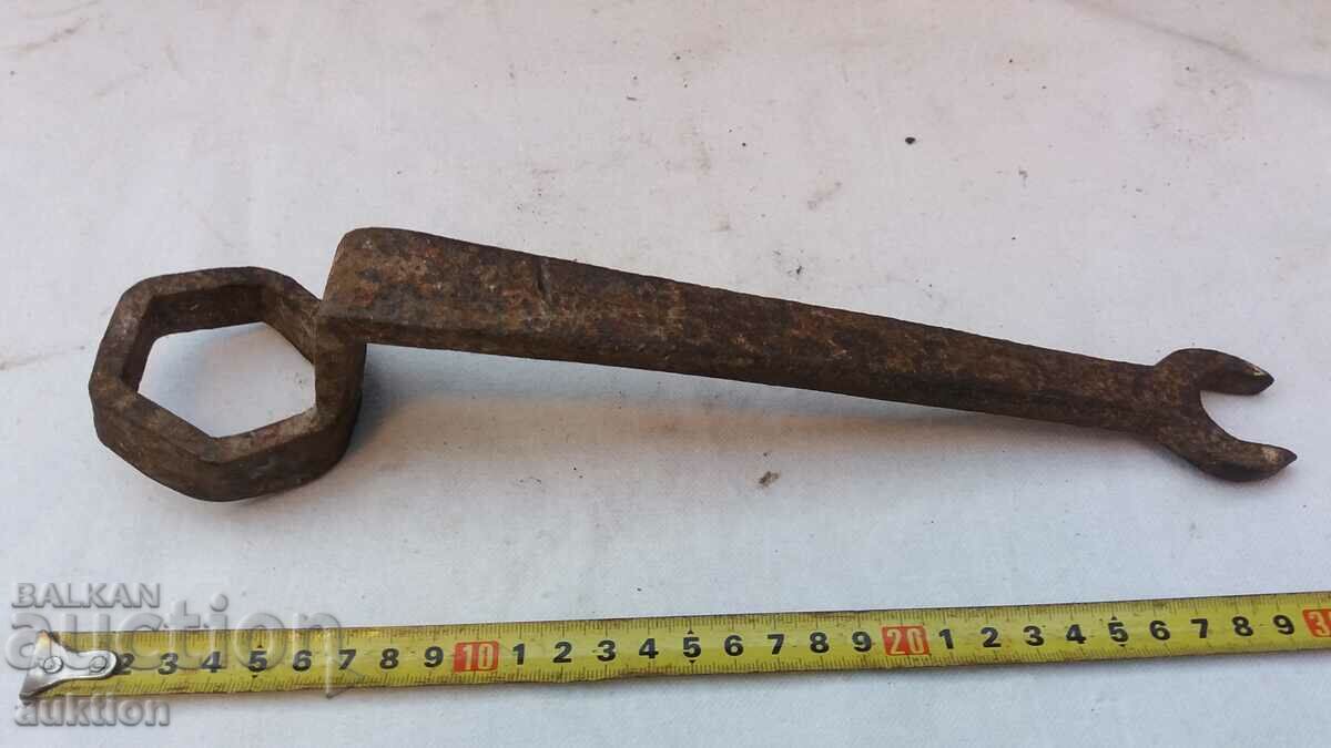 FORGED RENAISSANCE KEY OF PHAETON, TWO-WHEEL, WAGON with price 3.99 BGN | € 2.04 FORGED RENAISSANCE KEY OF PHAETON, TWO-WHEEL, WAGON with price 3.99 BGN | € 2.04