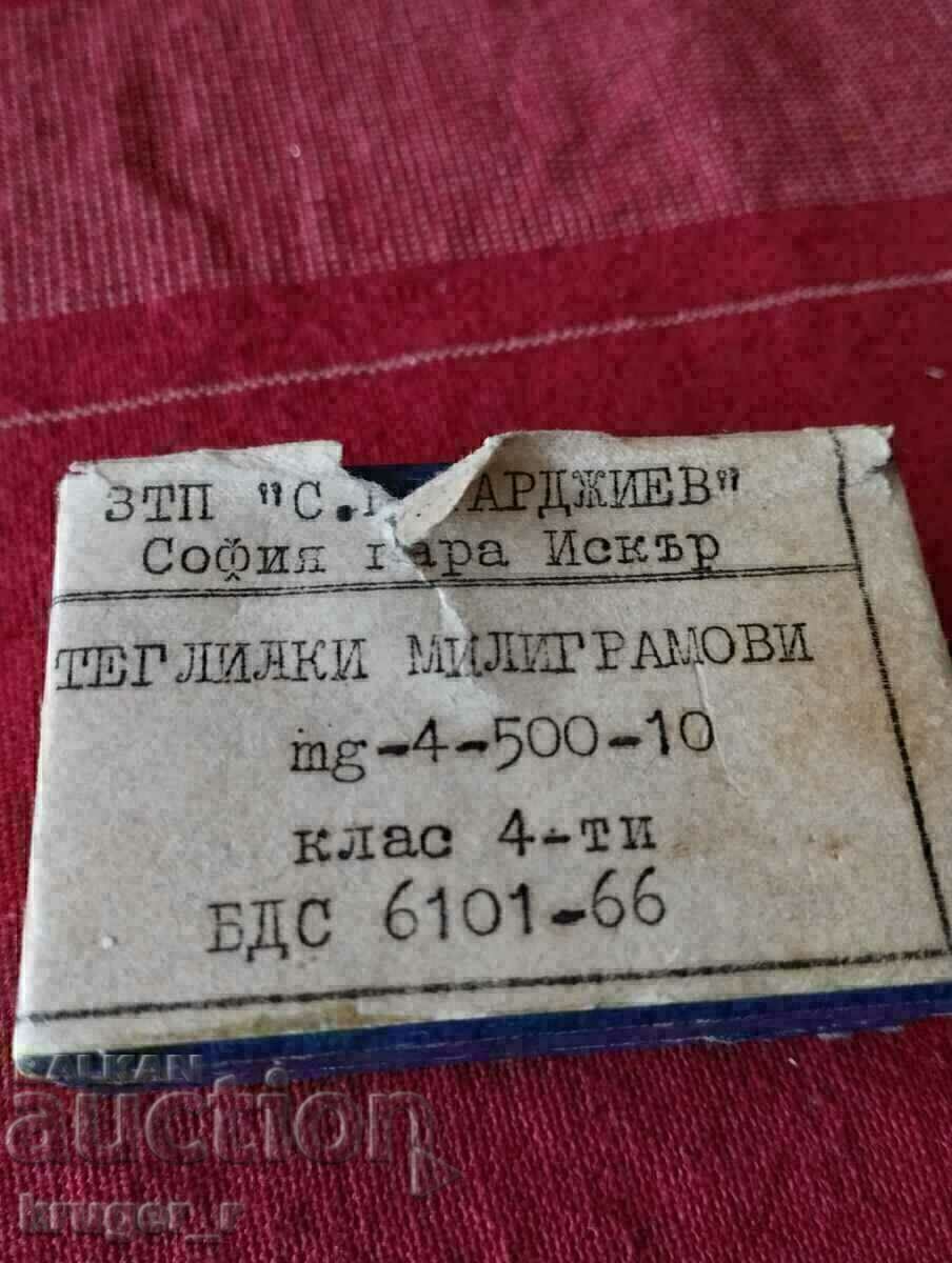 Old milligram scales BDS 6101 - 66 - 5