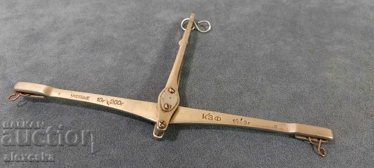 Scala de școală veche cu preț 16.00 BGN | € 8.18