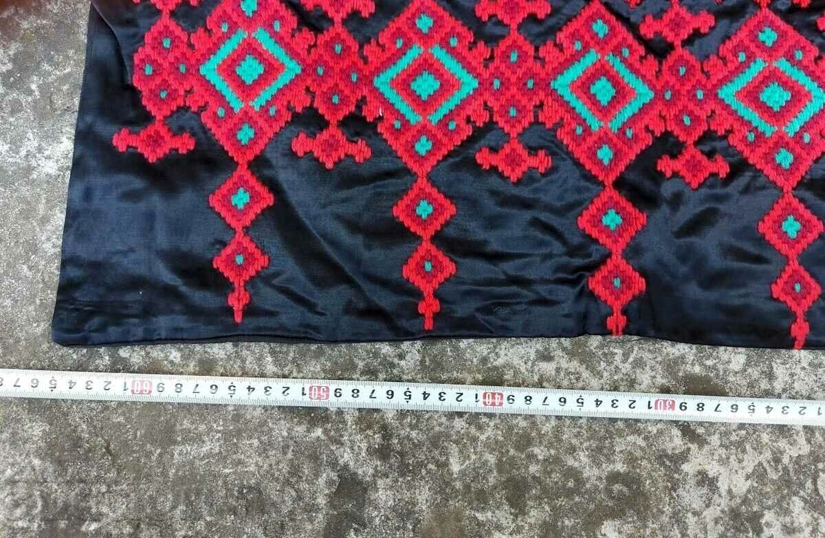 Auction OLD CHASE EMBROIDERY PILLOW COVER Auction OLD CHASE EMBROIDERY PILLOW COVER