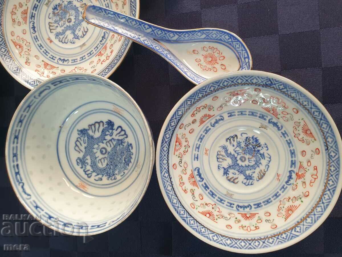 Porcelain Chinese bowls, spoons and saucers - 4 sets. - 5 Porcelain Chinese bowls, spoons and saucers - 4 sets. - 5