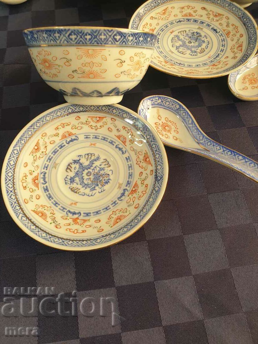 Porcelain Chinese bowls, spoons and saucers - 4 sets. - 6 Porcelain Chinese bowls, spoons and saucers - 4 sets. - 6