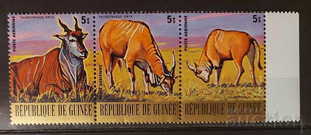Guinea 1977 Fauna / Animals / Common Antelope Jug Gold MNH
