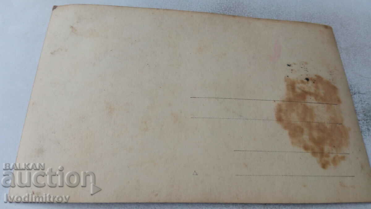 Φωτογραφία Μαθητές με αγορίστικα ρούχα και γονείς και δάσκαλοι με τιμή 1.85 BGN | € 0.95