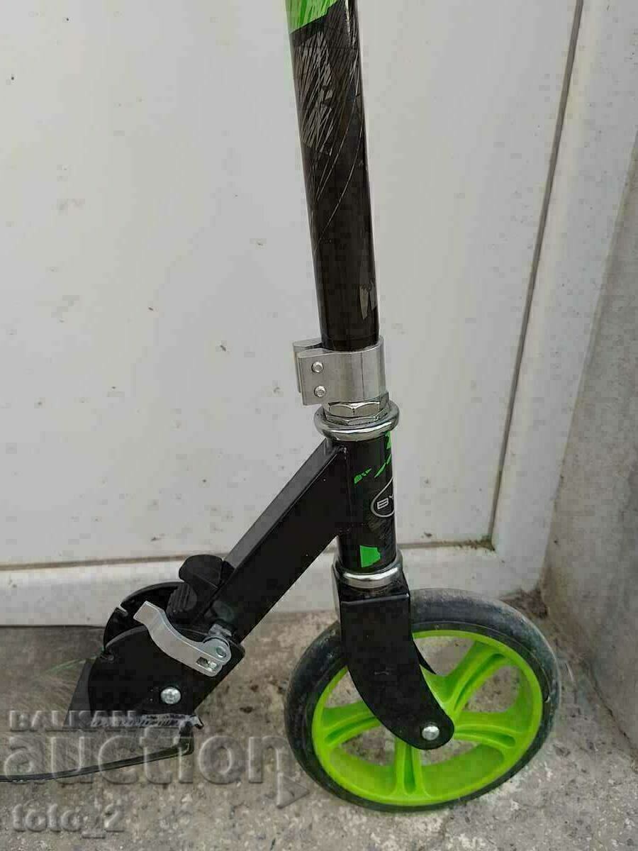 GREAT FOLDABLE KIDS SCOOTER - SALE - 6 GREAT FOLDABLE KIDS SCOOTER - SALE - 6