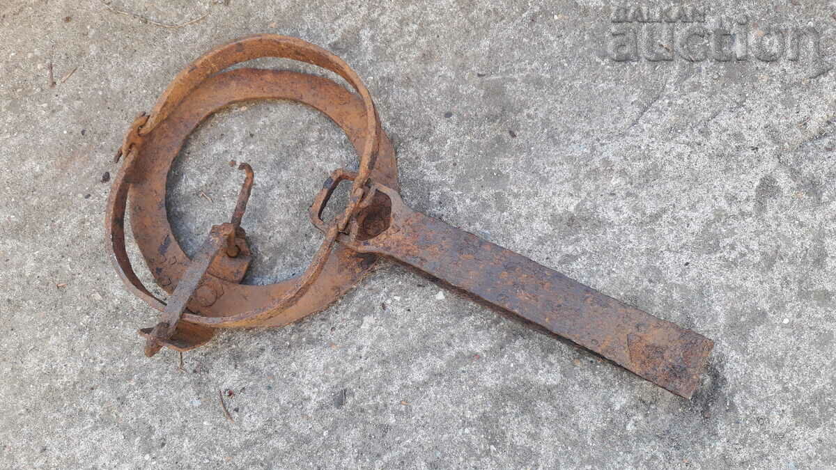 antique primitive small forged trap for white gold WORKING with price 31.00 BGN | € 15.85 antique primitive small forged trap for white gold WORKING with price 31.00 BGN | € 15.85