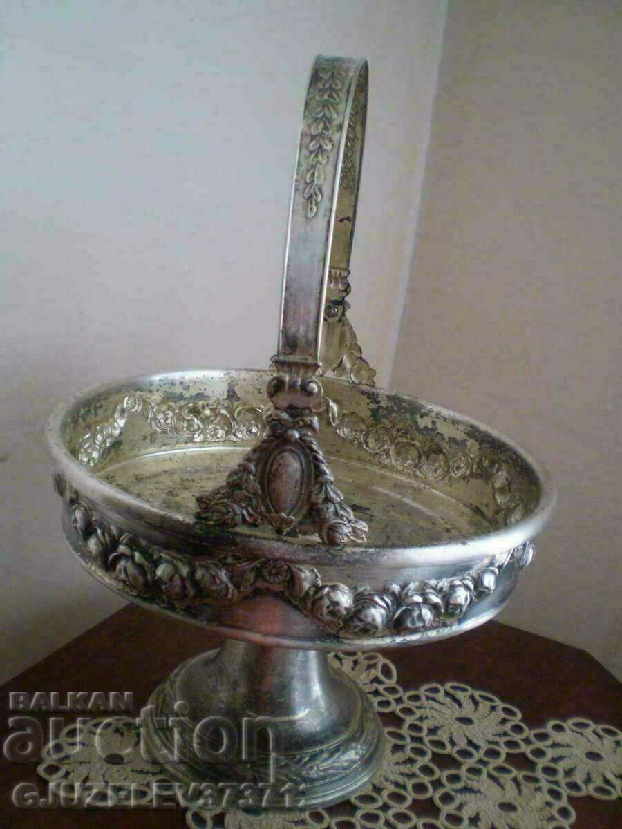 Delivery of Germany 19th Century Antique Large Fruit Bowl Delivery of Germany 19th Century Antique Large Fruit Bowl