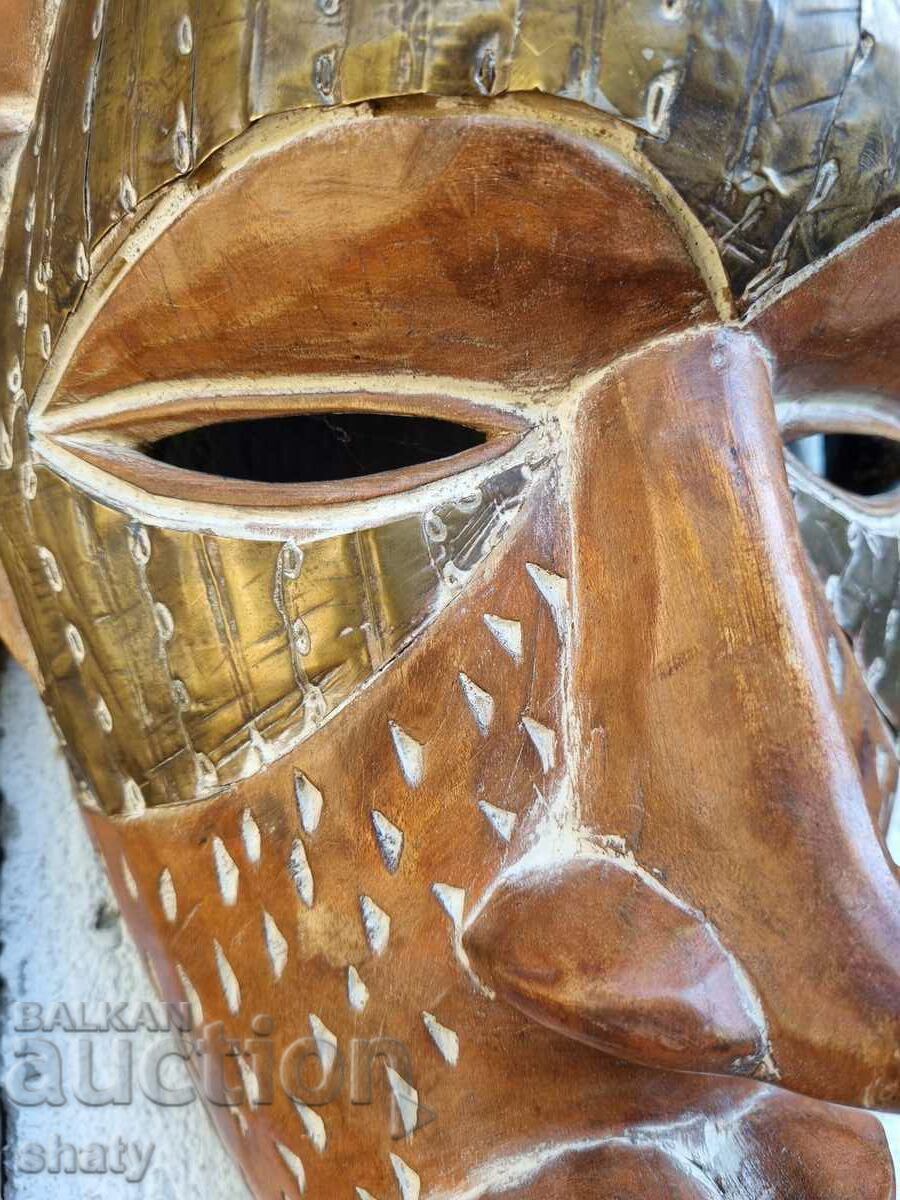 Auction The huge African mask Auction The huge African mask