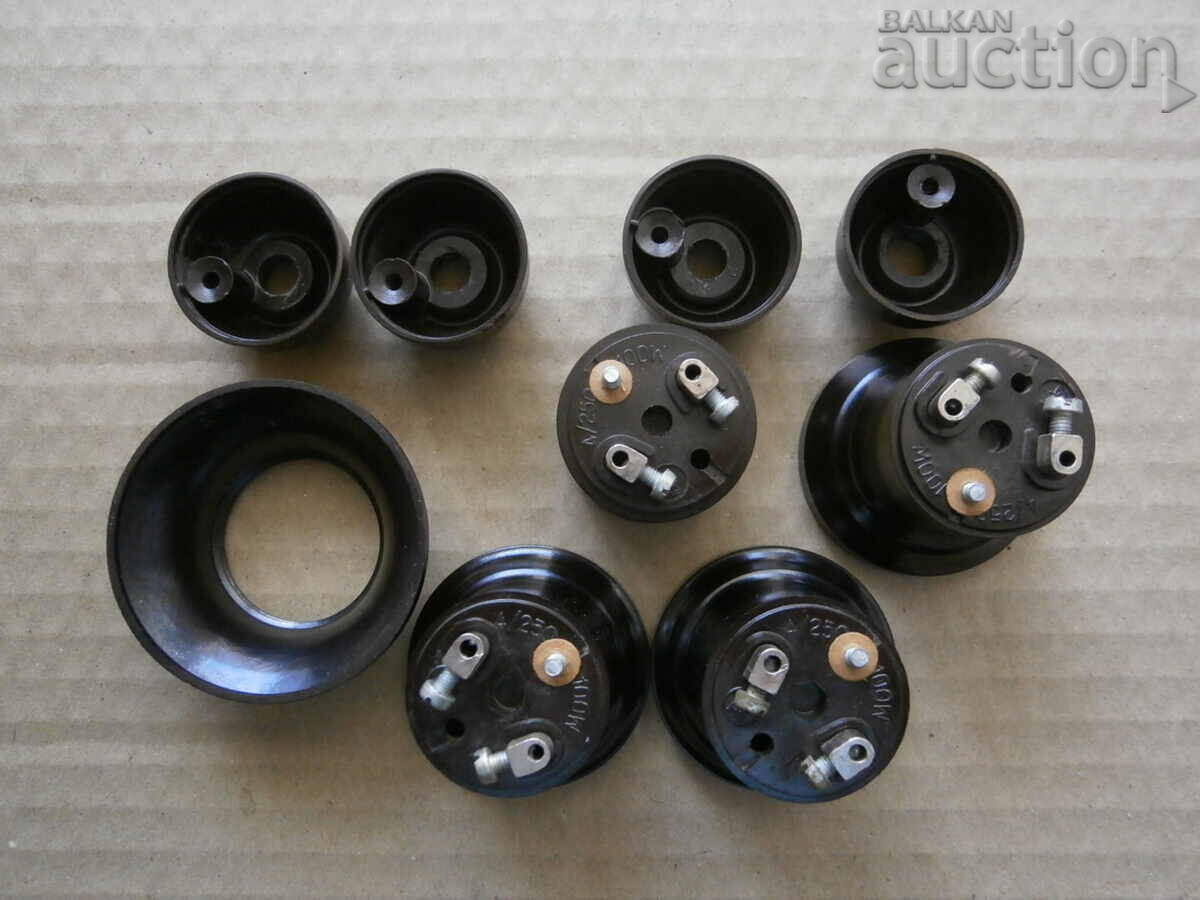 Delivery of old bakelite monophase sockets console lamp socket