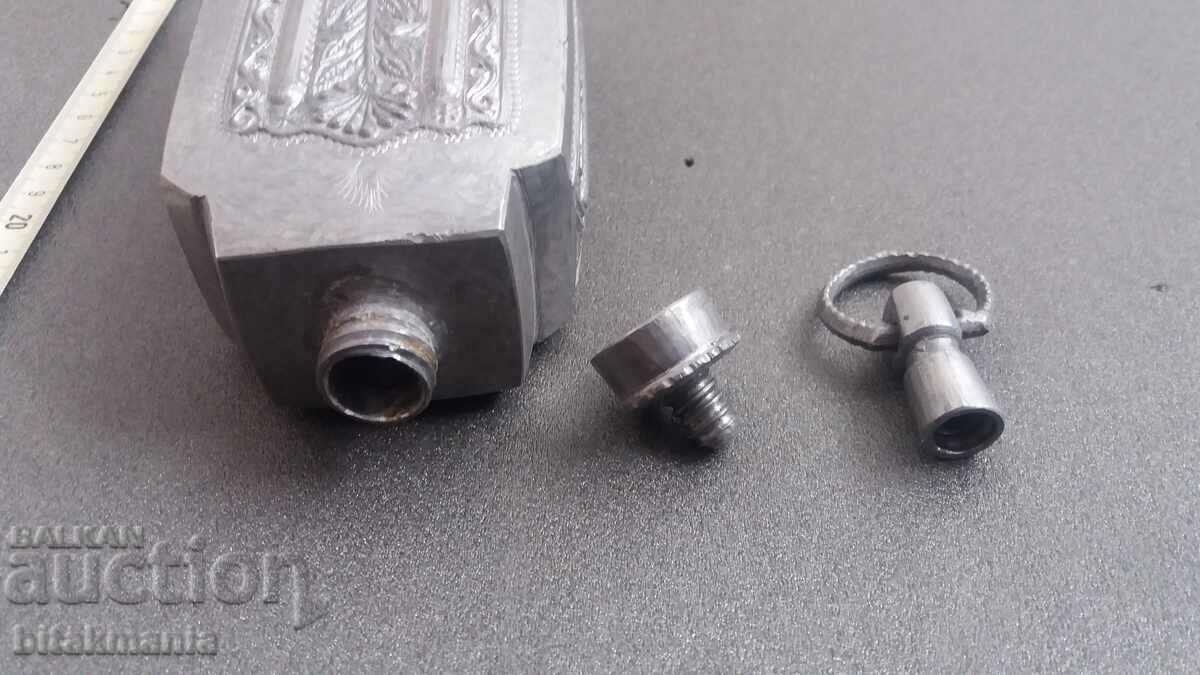 Auction Metal pavur Auction Metal pavur