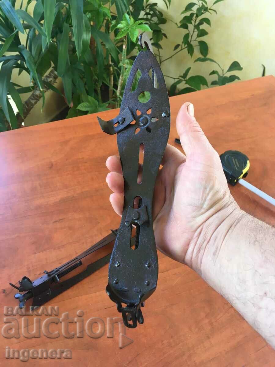 Delivery of ICE SKATES VINTAGE RETRO METAL Delivery of ICE SKATES VINTAGE RETRO METAL