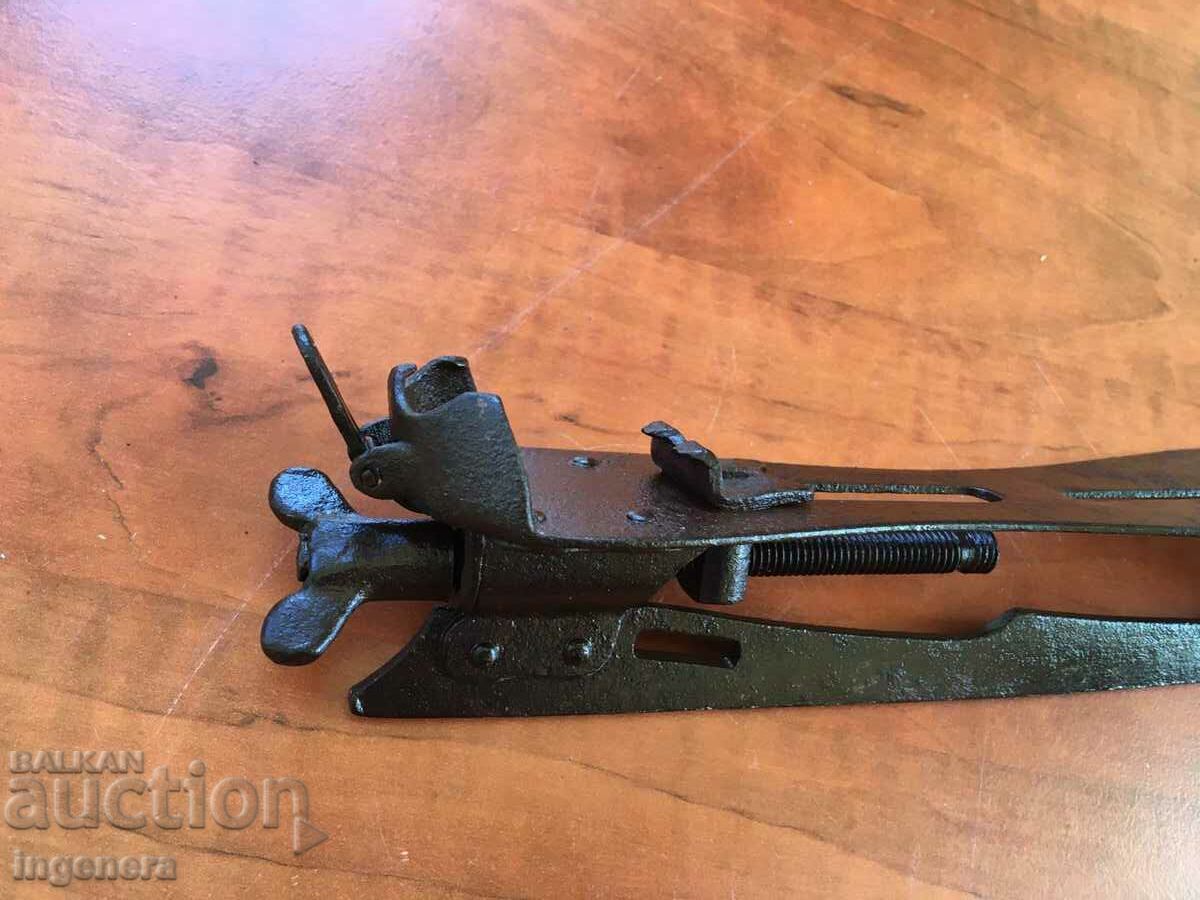 ICE SKATES VINTAGE RETRO METAL - 5 ICE SKATES VINTAGE RETRO METAL - 5