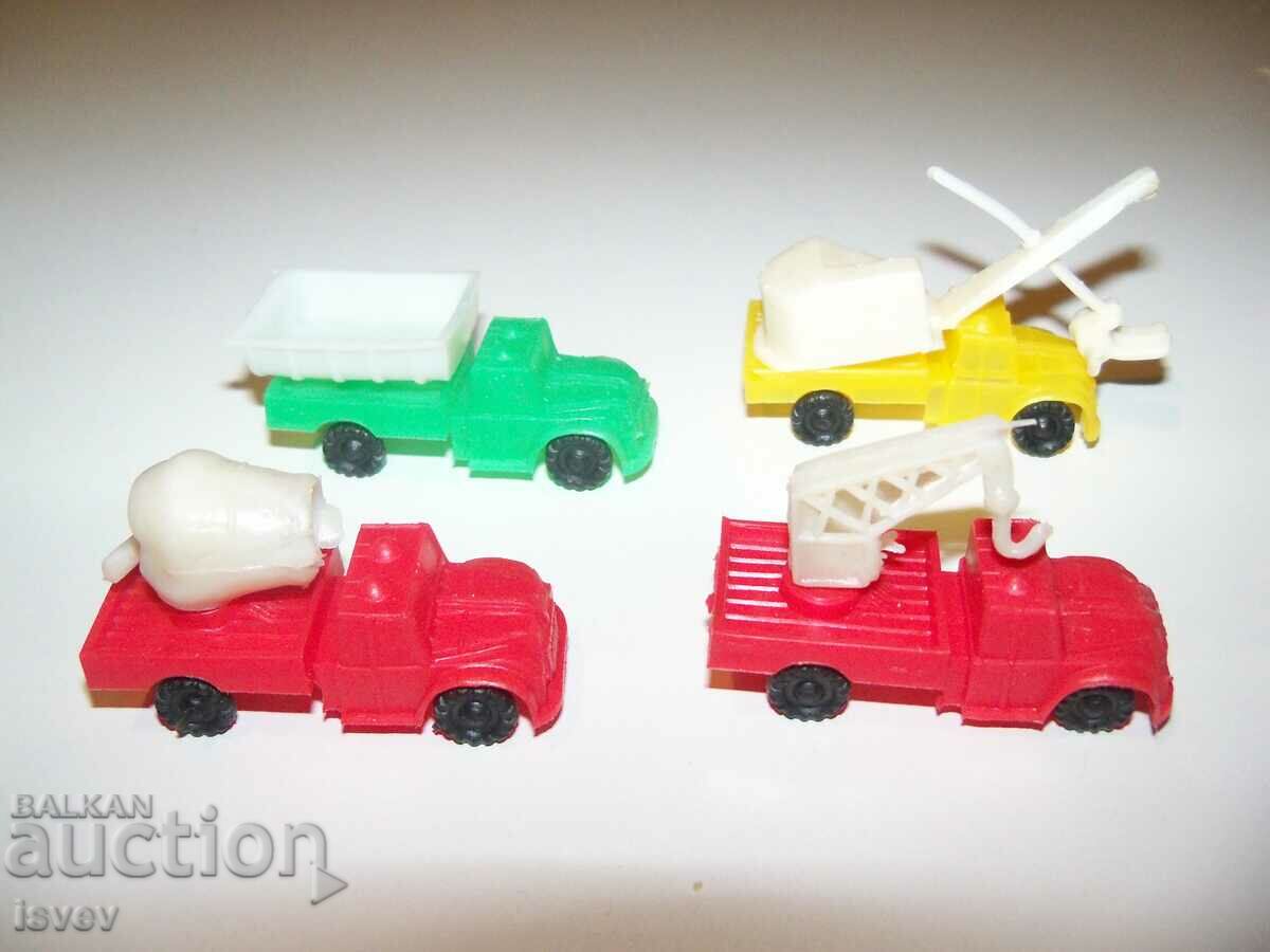 Δημοπρασία 8 φορτηγά παιχνίδια που κατασκευάστηκαν στο Χονγκ Κονγκ το 1960. Δημοπρασία 8 φορτηγά παιχνίδια που κατασκευάστηκαν στο Χονγκ Κονγκ το 1960.