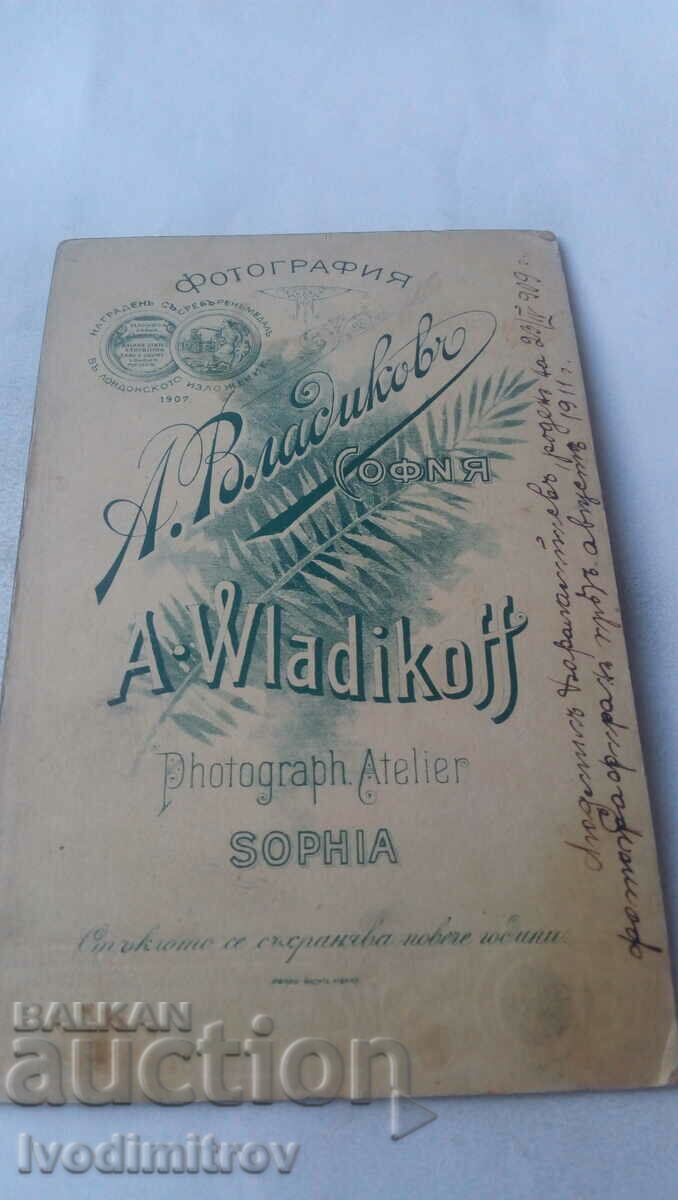 Photo Woman and little girl on a chair Carton 1911 with price 8.45 BGN | € 4.32 Photo Woman and little girl on a chair Carton 1911 with price 8.45 BGN | € 4.32
