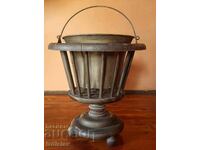 Răcitor de vin sau șampanie la sfârșitul secolului al XIX-lea.