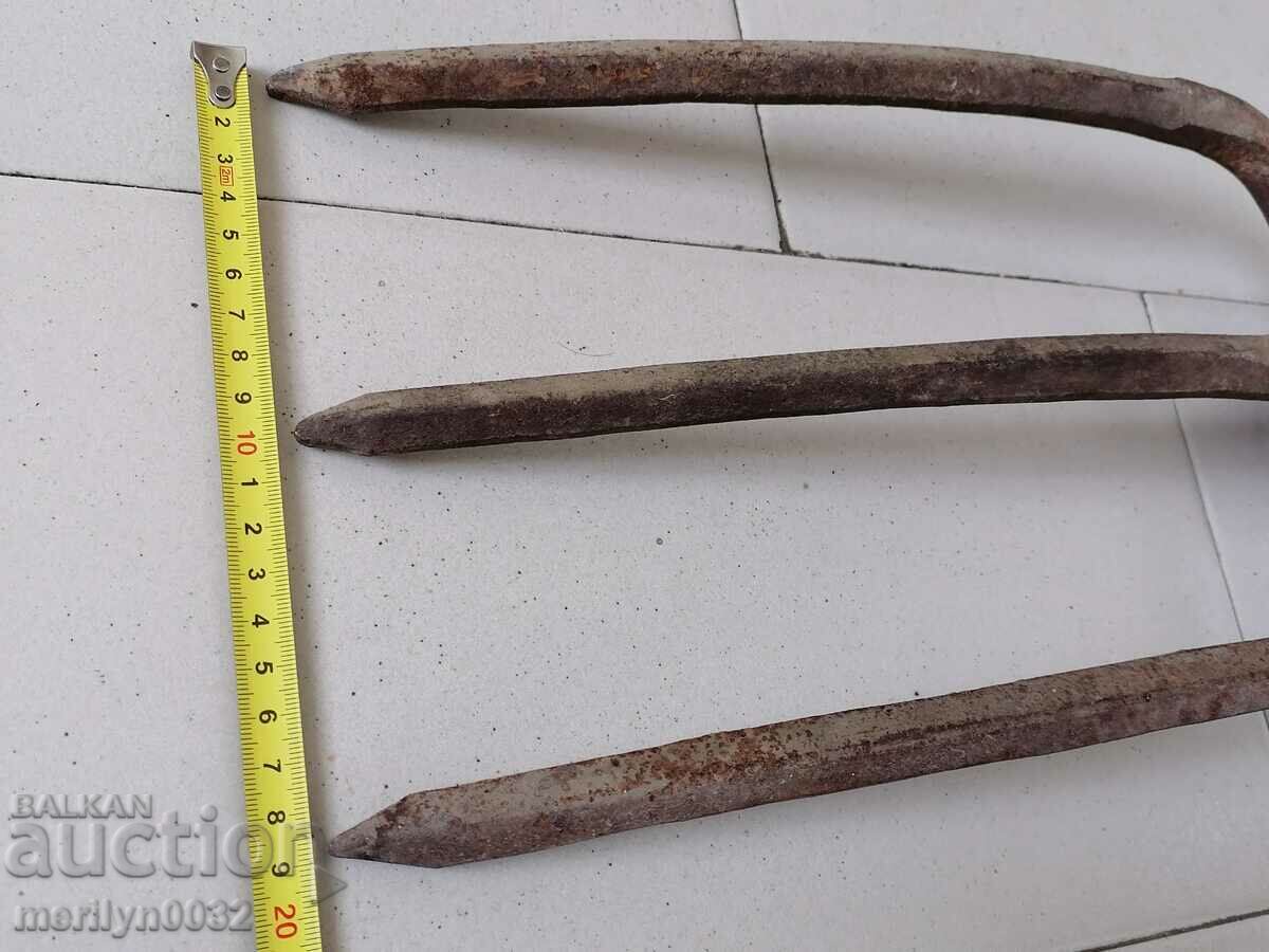 Antique wrought iron cottage pickaxe digger turner - 5 Antique wrought iron cottage pickaxe digger turner - 5