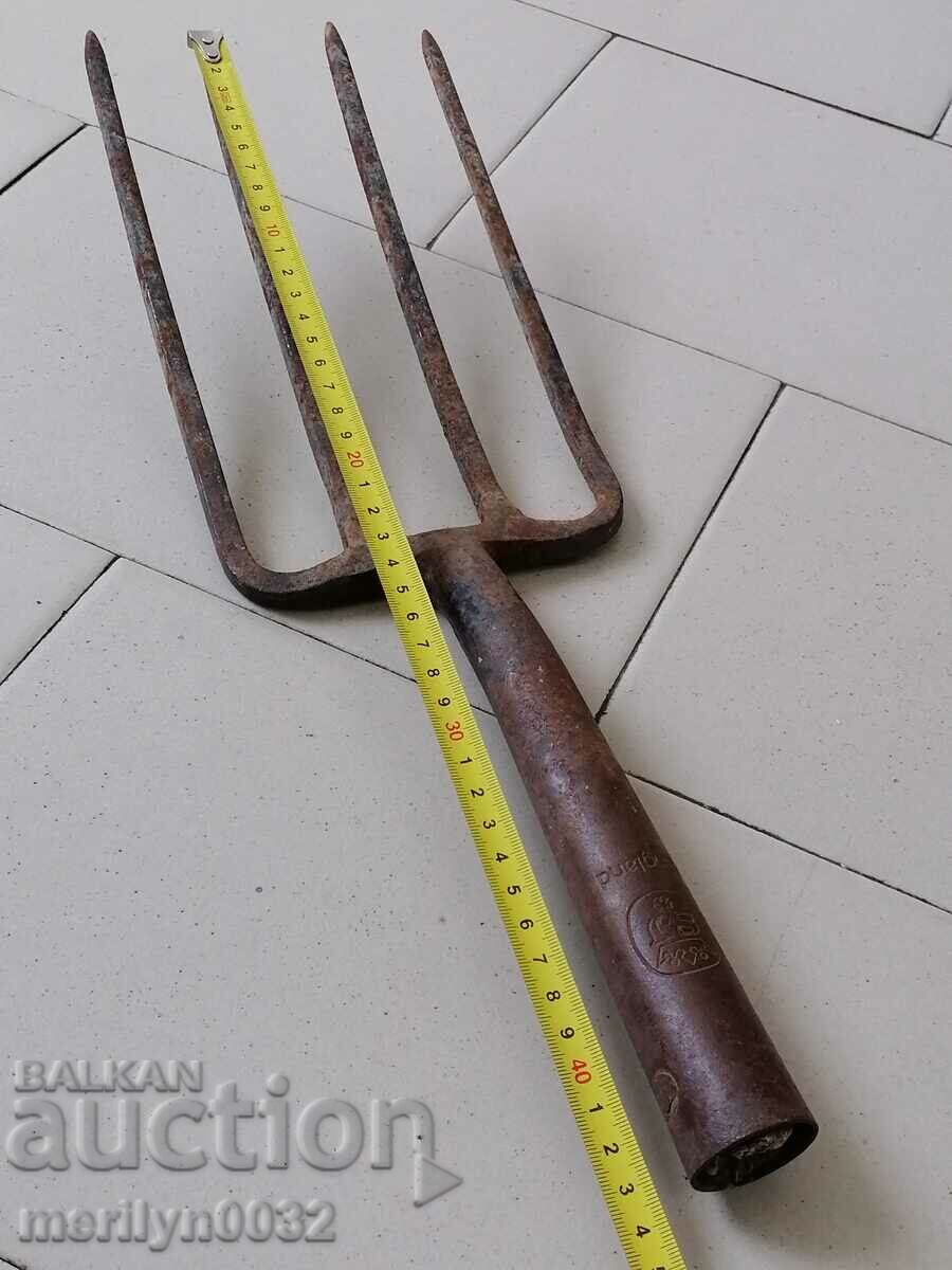 Antique wrought iron cottage pickaxe digger turner - 7 Antique wrought iron cottage pickaxe digger turner - 7