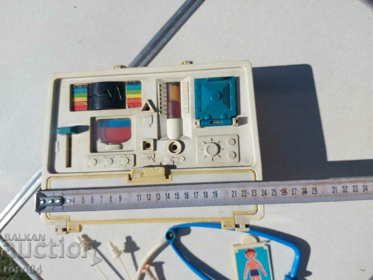 Delivery of CHILDREN'S TOY - MECHANICAL MEDICAL SUITCASE Delivery of CHILDREN'S TOY - MECHANICAL MEDICAL SUITCASE