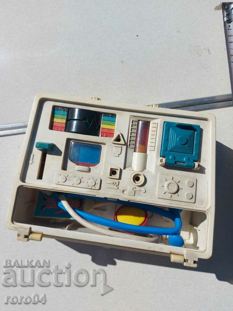 CHILDREN'S TOY - MECHANICAL MEDICAL SUITCASE - 7 CHILDREN'S TOY - MECHANICAL MEDICAL SUITCASE - 7