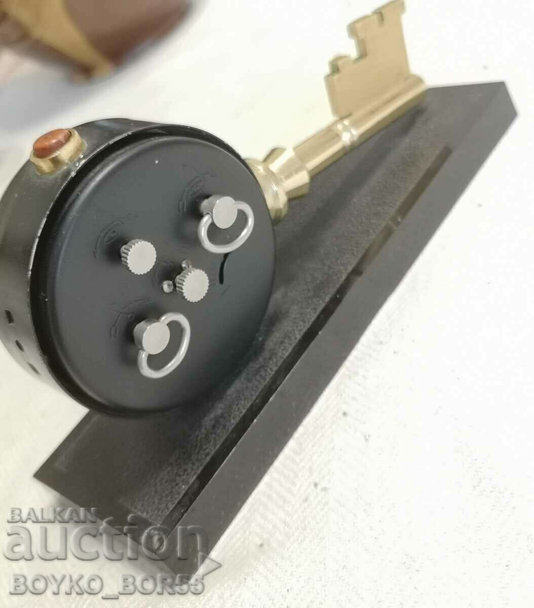 Delivery of Russian USSR Desk Clock Slava MIA Ruse 1977