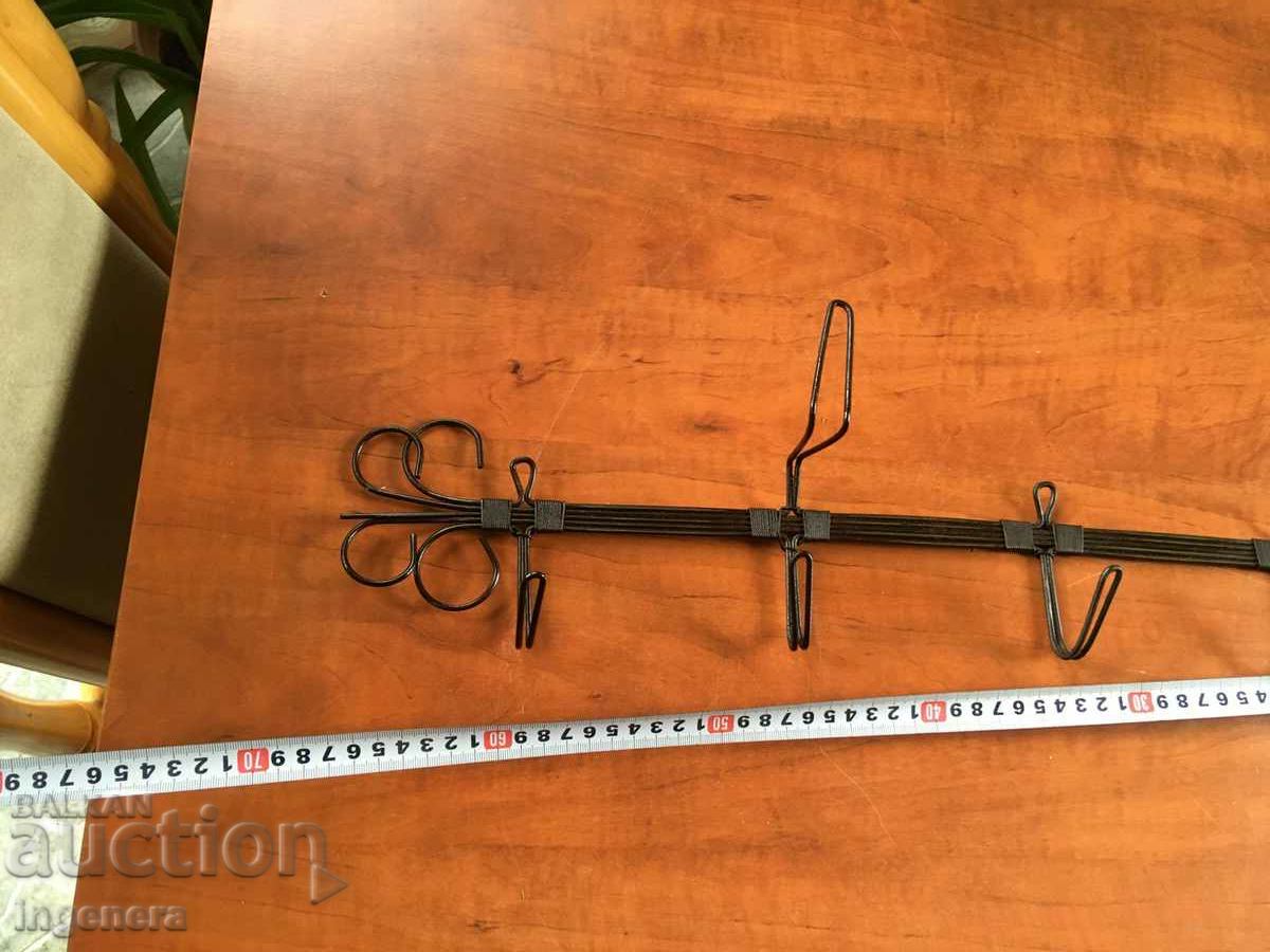 HANGER HANGER ANTIQUE WREATED METAL - 5 HANGER HANGER ANTIQUE WREATED METAL - 5