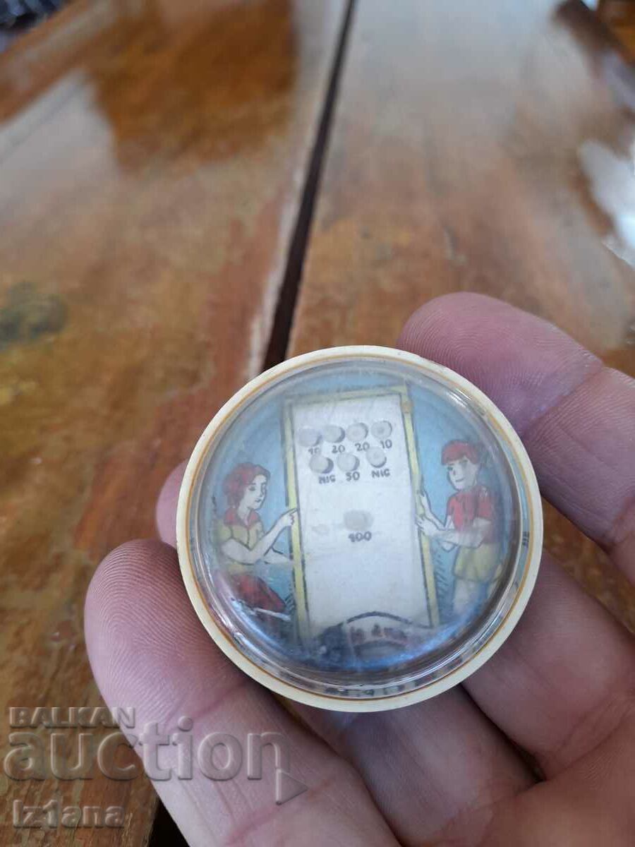 Παλιά ξύστρα, ένα παιχνίδι με τιμή 12.00 BGN | € 6.14 Παλιά ξύστρα, ένα παιχνίδι με τιμή 12.00 BGN | € 6.14